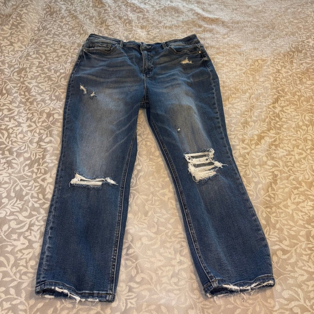 Mica Denim Mid-Rise Straight Leg Distressed Jeans. Size 32 (C1)